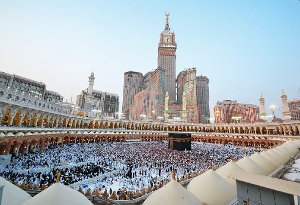 A Spiritual Sojourn: Exploring Makkah and Madinah's...